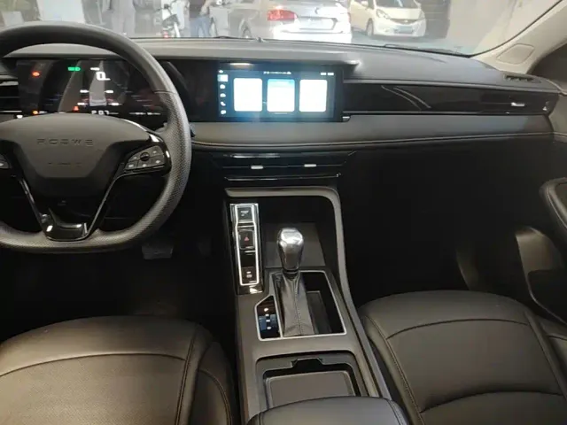 Roewe i5 — Фото автомобиля 13