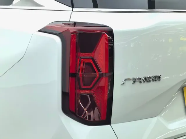 GAC Trumpchi GS8 — Фото автомобиля 10