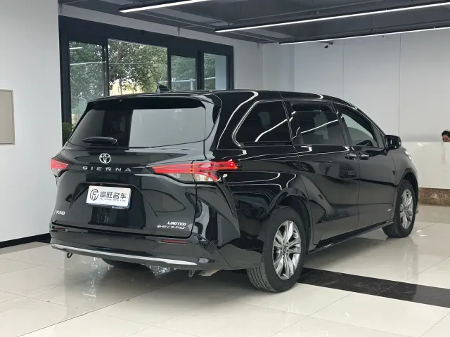Toyota Sienna — Фото автомобиля 20