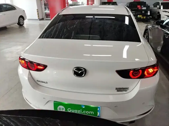 Mazda Axela — Фото автомобиля 5