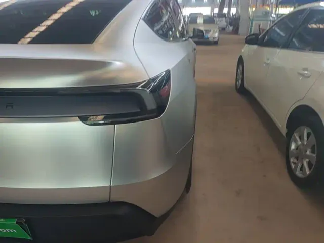 Tesla Model Y — Фото автомобиля 7