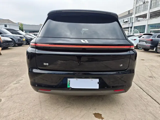 Li Auto L8 — Фото автомобиля 8