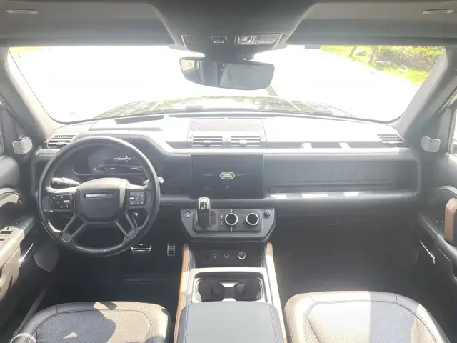 Land Rover Defender — Фото автомобиля 11