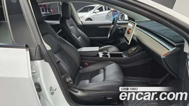 Tesla Model 3 — Фото автомобиля 16