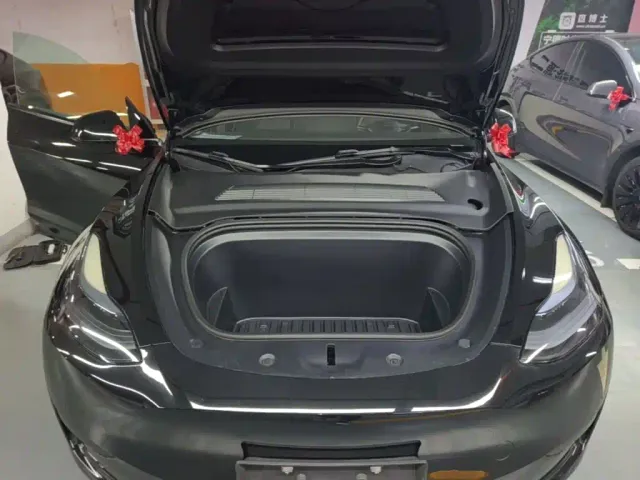 Tesla Model Y — Фото автомобиля 19