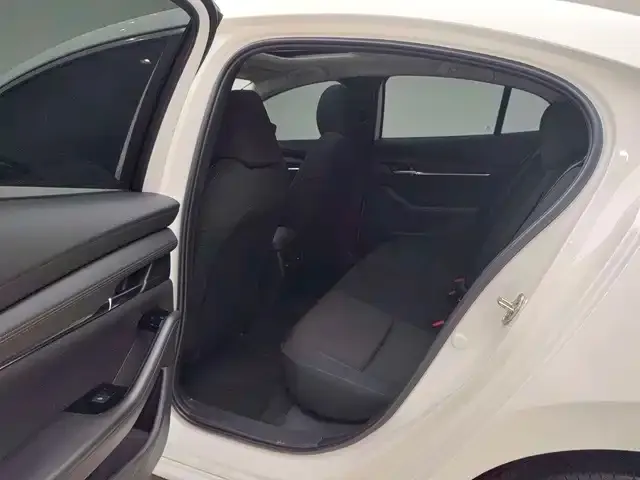 Mazda Axela — Фото автомобиля 13