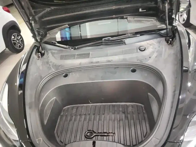 Tesla Model 3 — Фото автомобиля 19