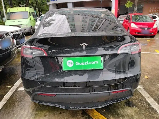Tesla Model Y — Фото автомобиля 5