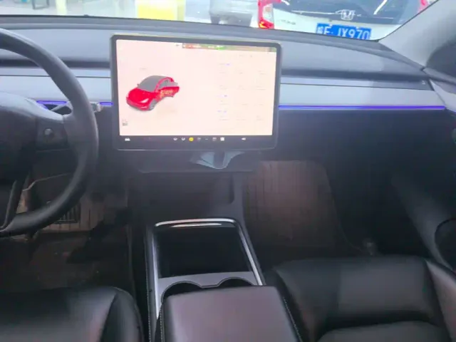 Tesla Model Y — Фото автомобиля 12