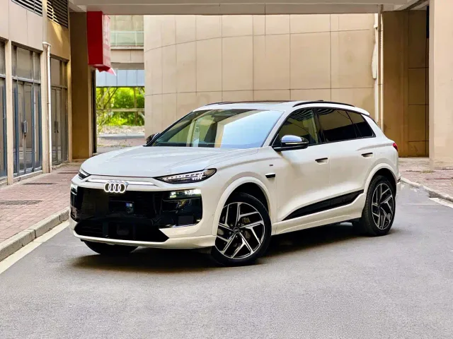 Фотография автомобиля — Audi Q6L e-tron