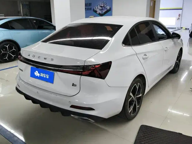 Roewe i5 — Фото автомобиля 3