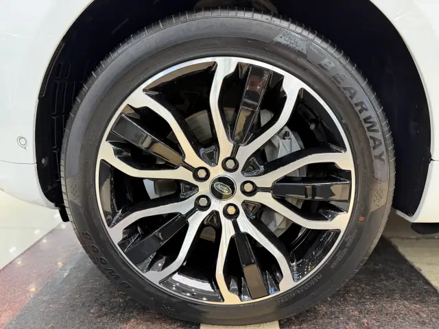 Land Rover Range Rover Sport — Фото автомобиля 15