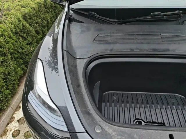 Tesla Model Y — Фото автомобиля 21