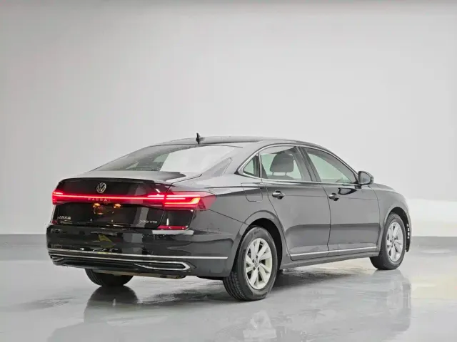 Volkswagen Passat — Фото автомобиля 4