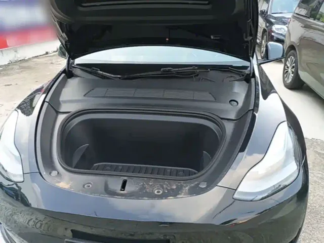 Tesla Model Y — Фото автомобиля 19
