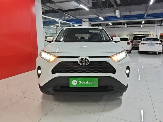 Toyota RAV4 — Фото автомобиля 2