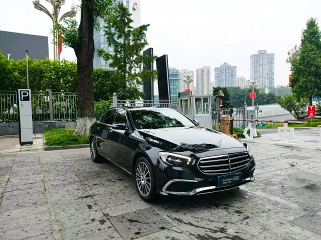 Mercedes-Benz E-Class — Фото автомобиля 3