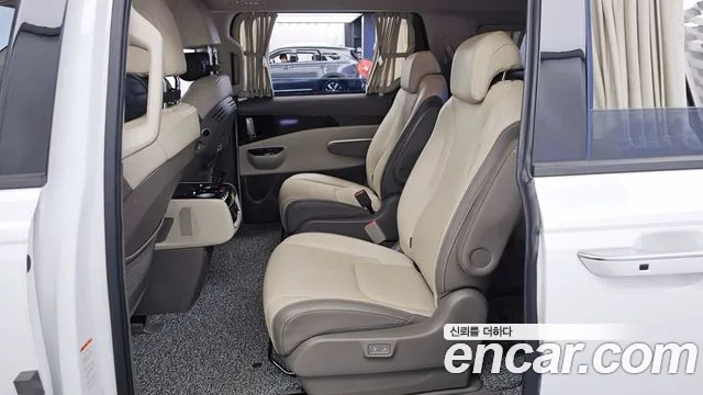 Kia Carnival Generation 4 — Фото автомобиля 16