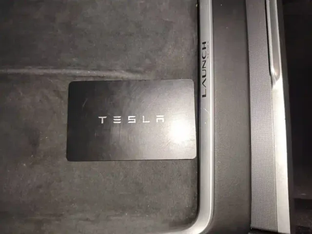 Tesla Model Y — Фото автомобиля 8