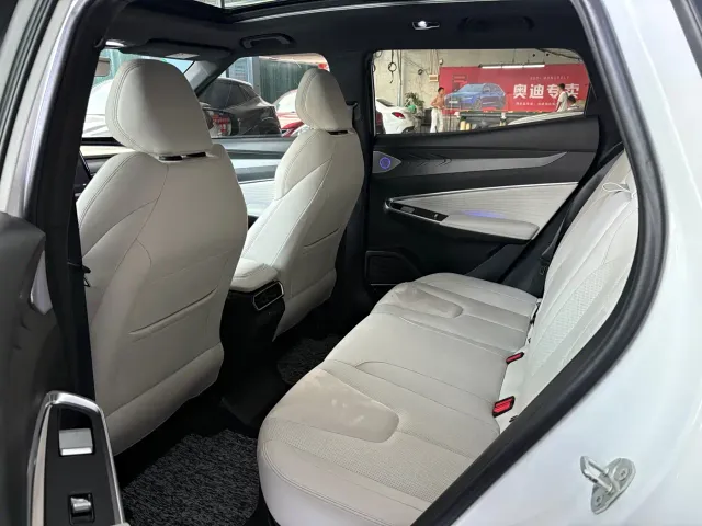 Geely Boyue — Фото автомобиля 5