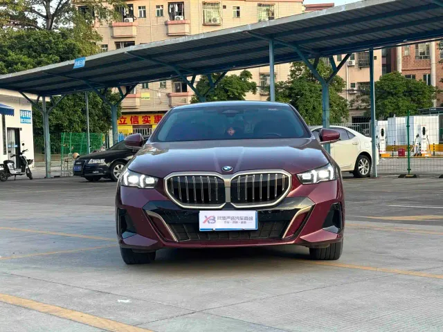 BMW 5 Series — Фото автомобиля 2