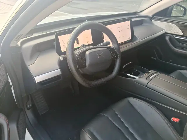 Xpeng P7 — Фото автомобиля 12