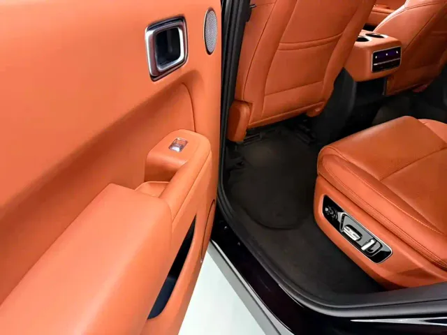 Li Auto L8 — Фото автомобиля 8