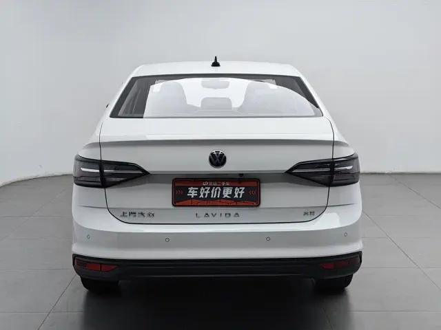 Volkswagen Lavida — Фото автомобиля 4