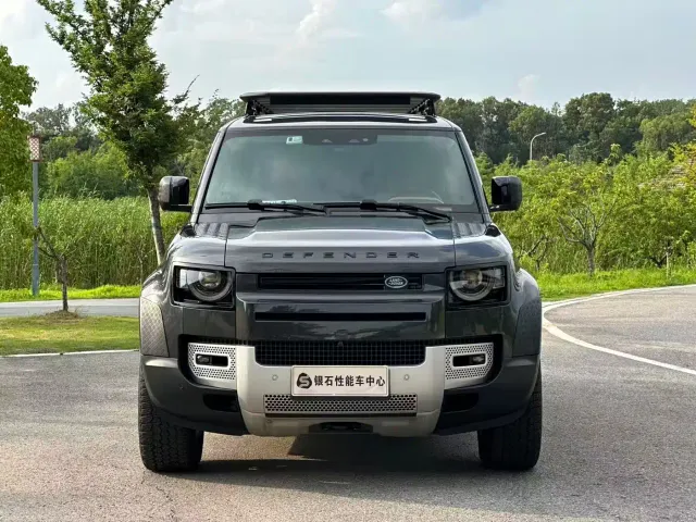 Land Rover Defender — Фото автомобиля 2