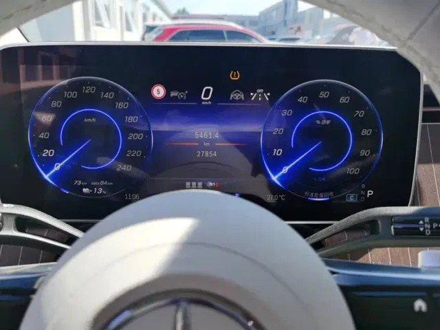 Mercedes-Benz EQE SUV — Фото автомобиля 14
