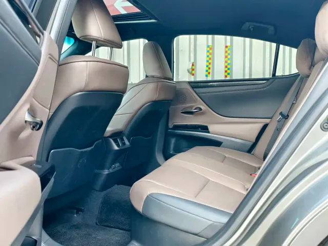 Lexus ES — Фото автомобиля 10
