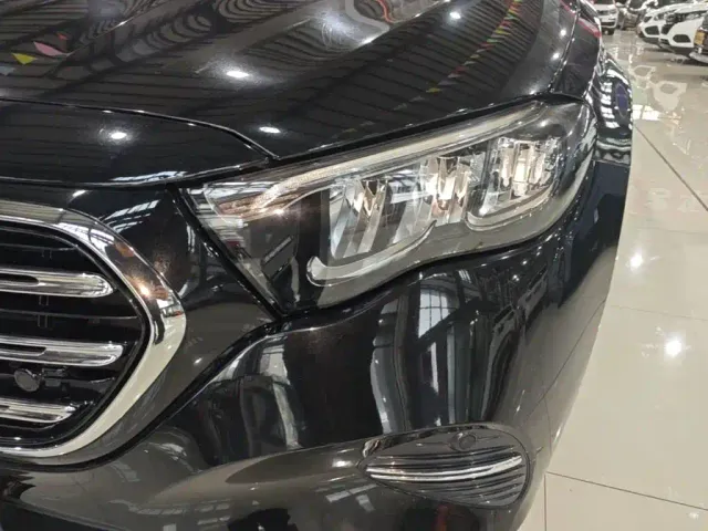 Mercedes-Benz E-Class — Фото автомобиля 23
