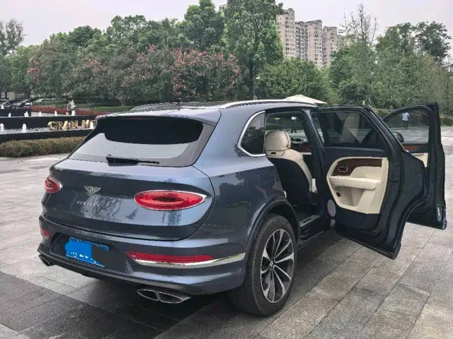 Bentley Bentayga — Фото автомобиля 5