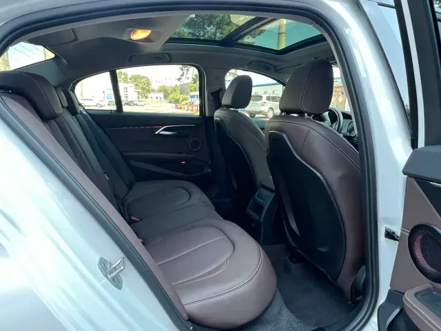 BMW 1 Series — Фото автомобиля 10