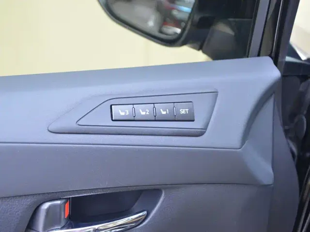 Toyota Vellfire — Фото автомобиля 15