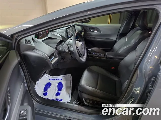 Toyota Prius Generation 5 — Фото автомобиля 7
