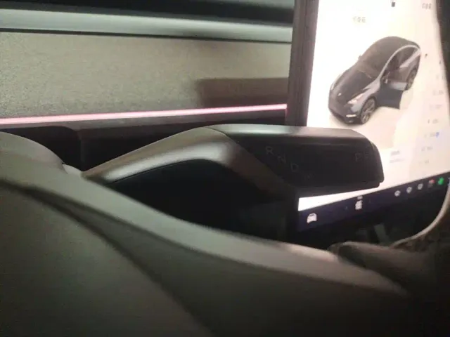 Tesla Model Y — Фото автомобиля 13