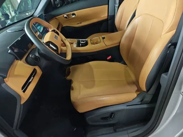 Geely Galaxy Starship 7 EM-i — Фото автомобиля 14