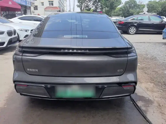 Geely Galaxy E8 — Фото автомобиля 3