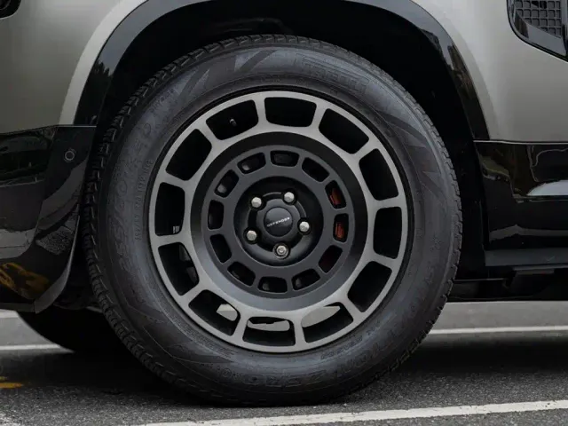 Land Rover Defender — Фото автомобиля 8