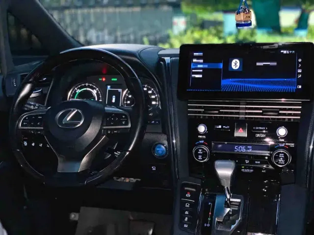 Lexus LM — Фото автомобиля 8