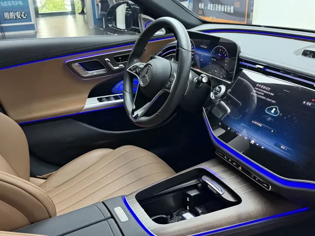 Mercedes-Benz E-Class — Фото автомобиля 12