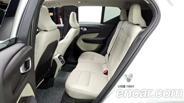 Volvo XC40 — Фото автомобиля 13