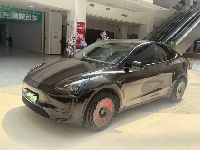 Фотография автомобиля — Tesla Model Y