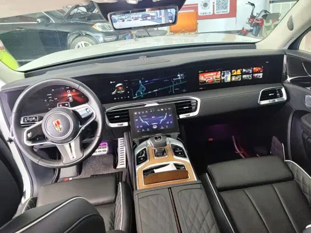 Hongqi E-HS9 — Фото автомобиля 9