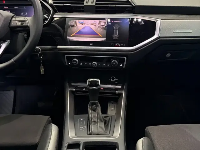 Audi Q3 — Фото автомобиля 11