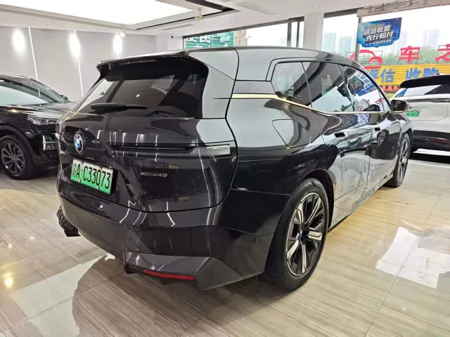 BMW iX — Фото автомобиля 4