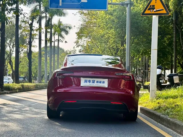 Tesla Model 3 — Фото автомобиля 5