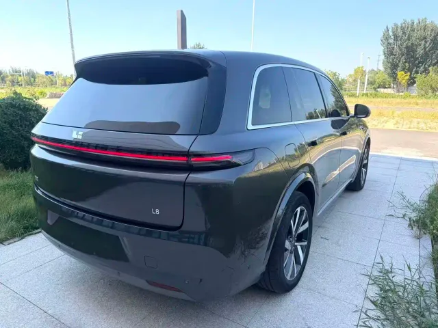Li Auto L8 — Фото автомобиля 8