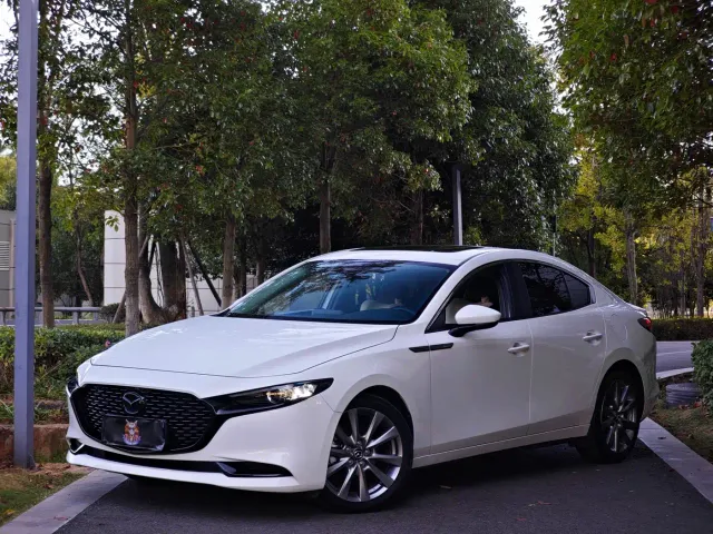 Фотография автомобиля — Mazda Axela